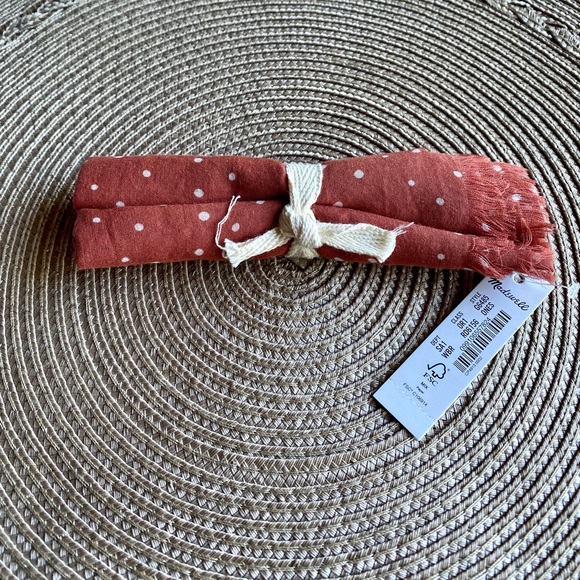 Madewell 🆕| ❄️🍁Organic Cotton Fringed Dot Bandana. - Picture 3 of 6